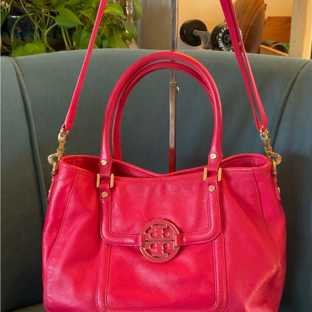 Tory Burch Classic Handle Amanda Hobo Two Way Bag - Carnival Red - Picture 3 of 9